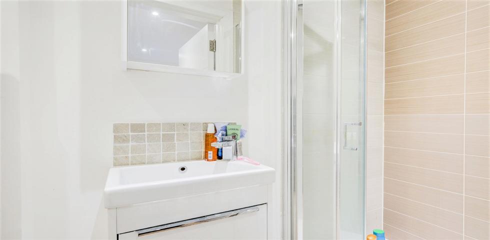 			Studio Apartment, 1 bath, 1 reception Apartment			 Roderick Road, HAMPSTEAD HEATH / GOSPEL OAK